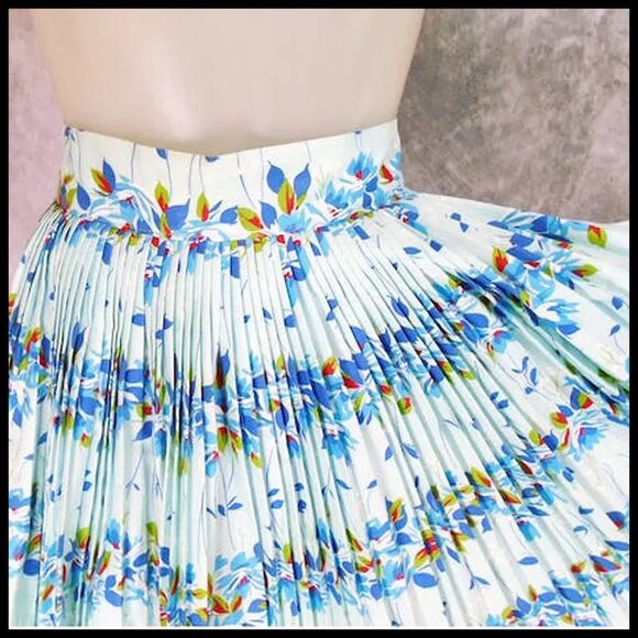 Vintage Pin Up Apron Atomic Floral Pleated MCM Deadstock NWT - Picture 8 of 13